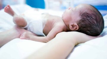 A saúde precária do recém-nascido está associada à mortalidade ao longo da infância