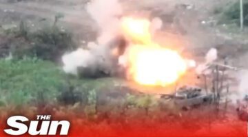 Tropas ucranianas de defesa bombardeiam tanques e veículos russos